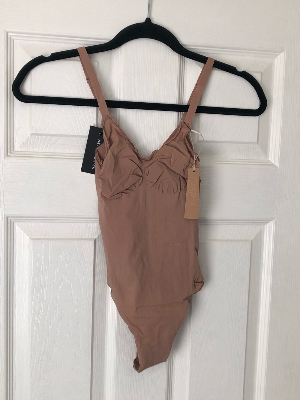 SKIMS Everyday Sculpt Bodysuit Sienna Large - Picture 4 of 10